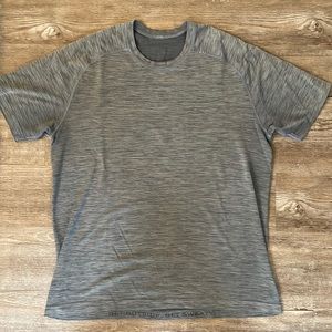 Mens Lululemon XL metal vent t-shirt no smoke, no tag, lightly worn.